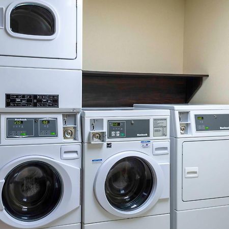 Hampton Inn Кониърс Екстериор снимка