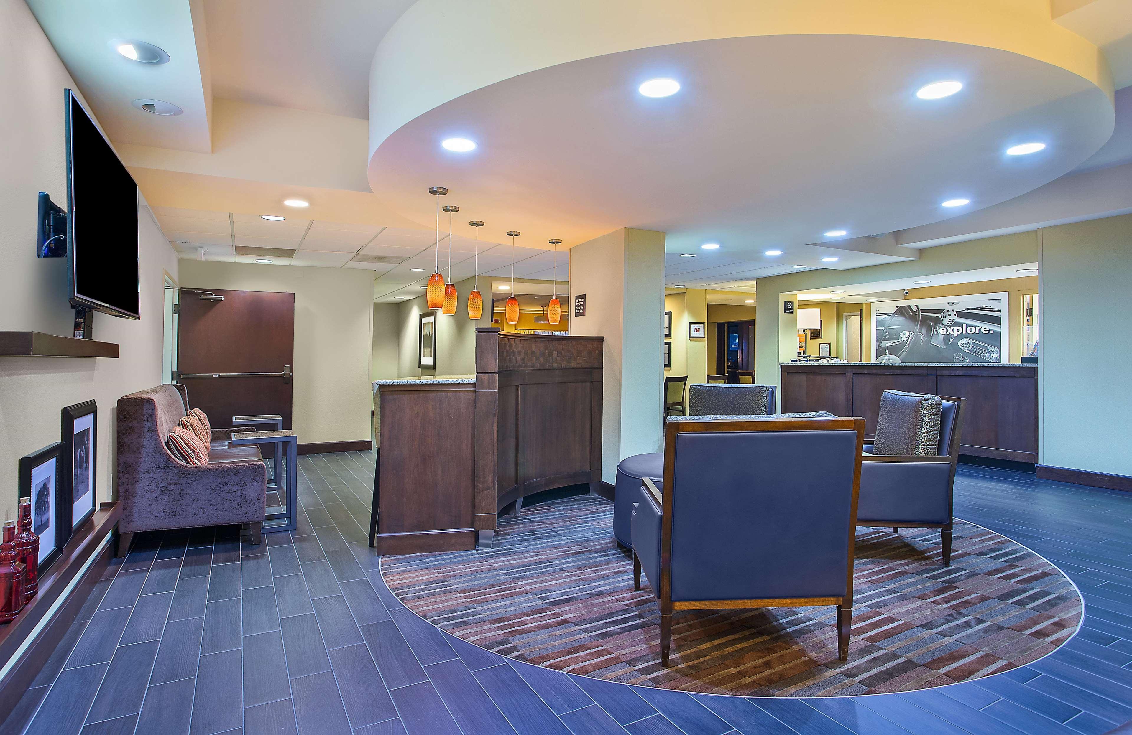Hampton Inn Кониърс Екстериор снимка
