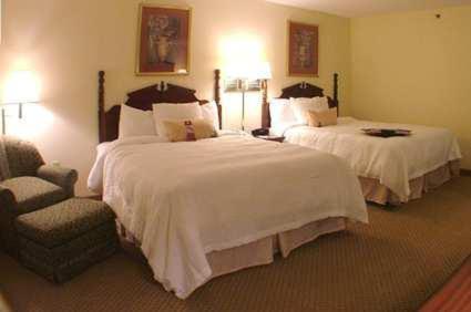 Hampton Inn Кониърс Стая снимка
