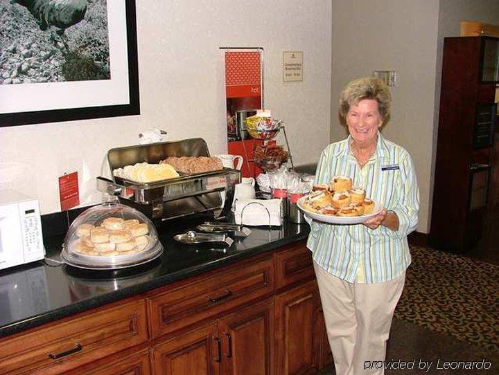 Hampton Inn Кониърс Ресторант снимка
