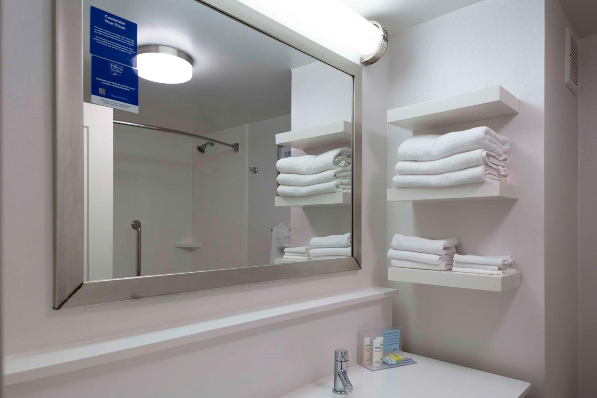 Hampton Inn Кониърс Екстериор снимка