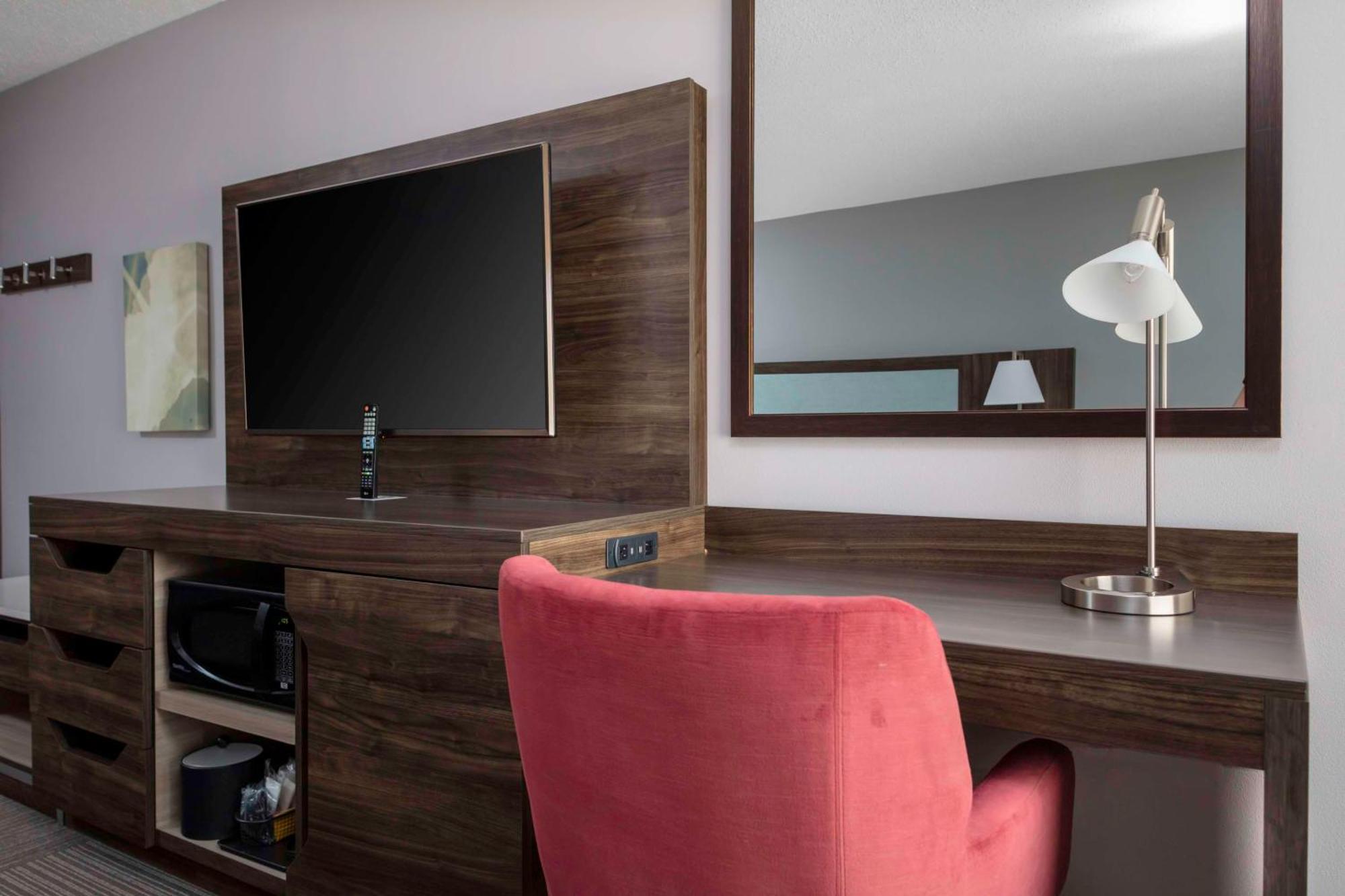Hampton Inn Кониърс Екстериор снимка