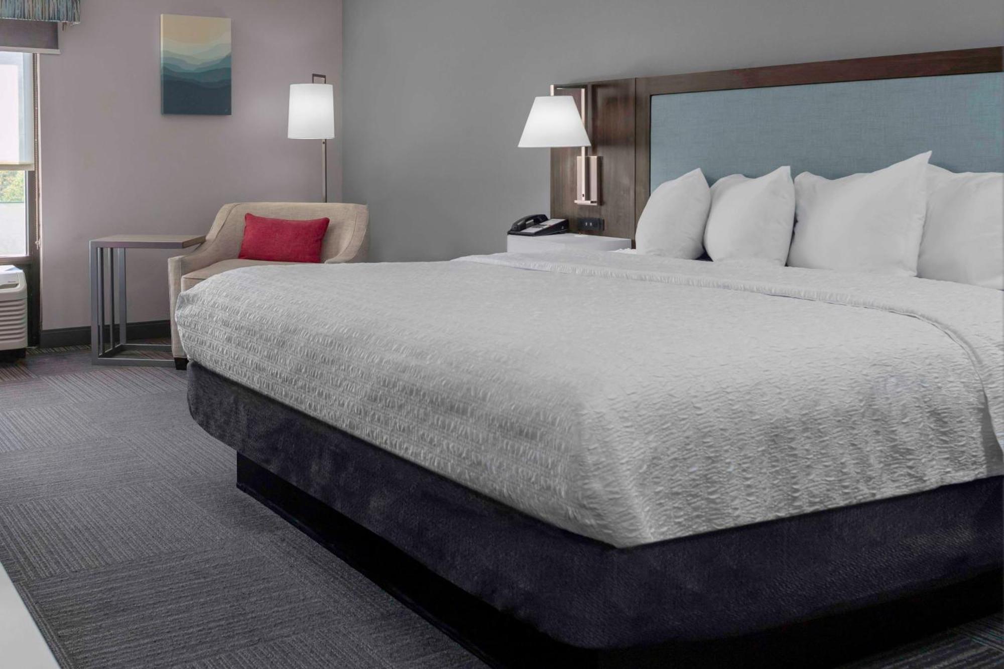 Hampton Inn Кониърс Екстериор снимка