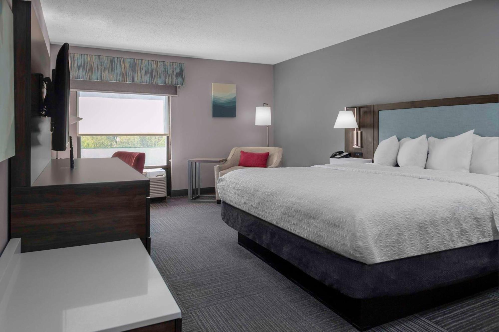 Hampton Inn Кониърс Екстериор снимка