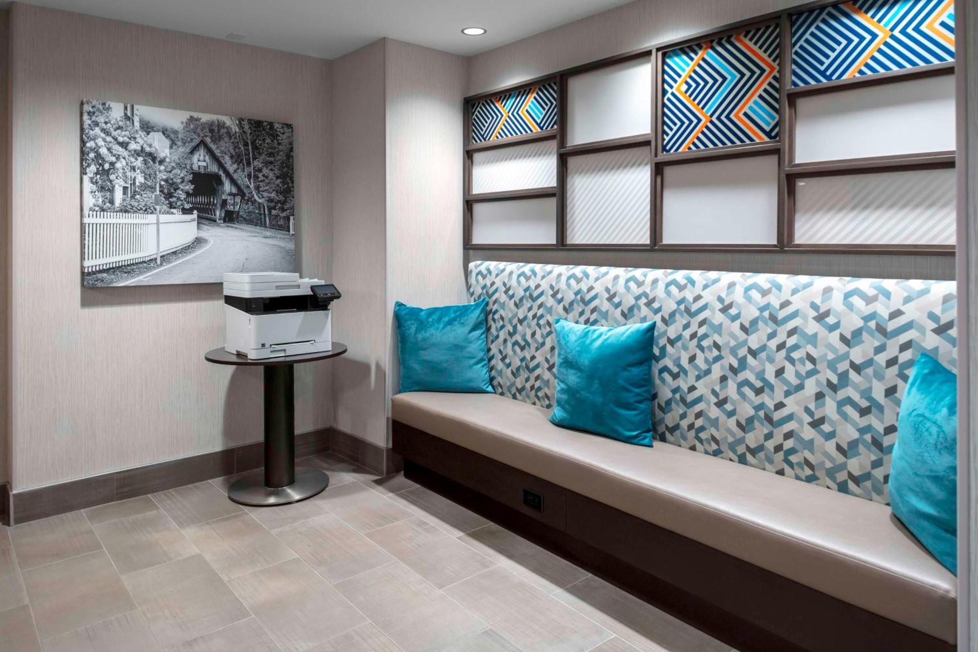 Hampton Inn Кониърс Екстериор снимка