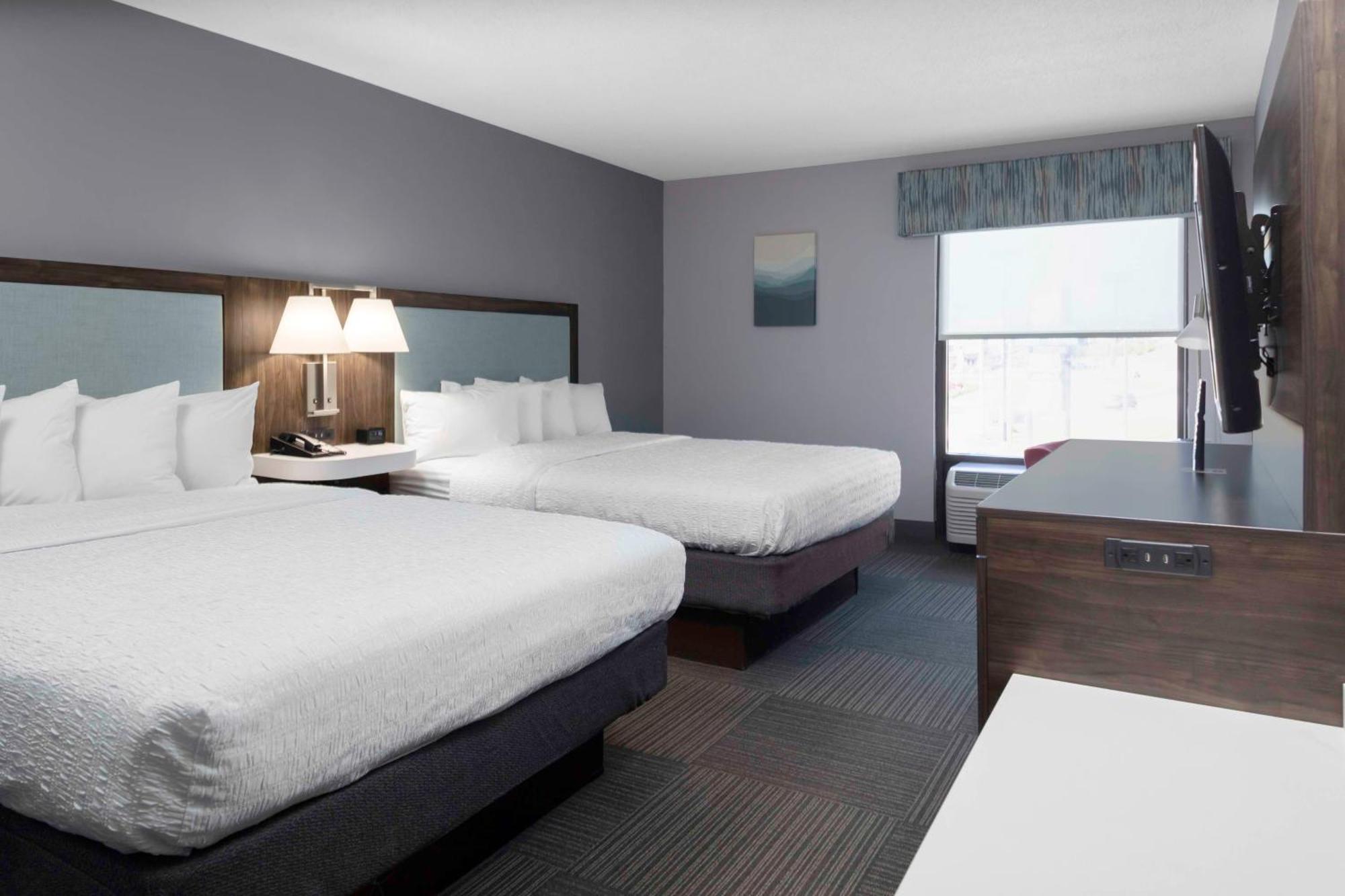 Hampton Inn Кониърс Екстериор снимка