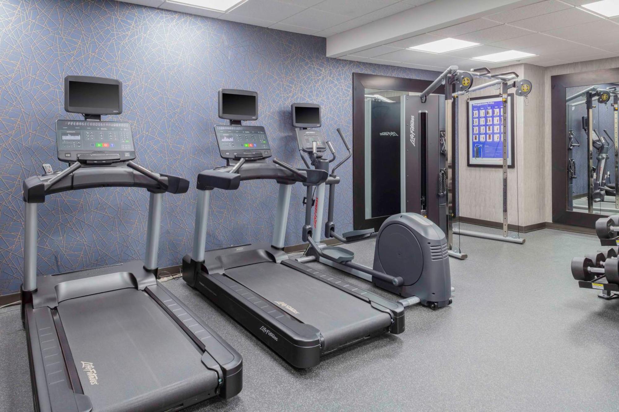 Hampton Inn Кониърс Екстериор снимка