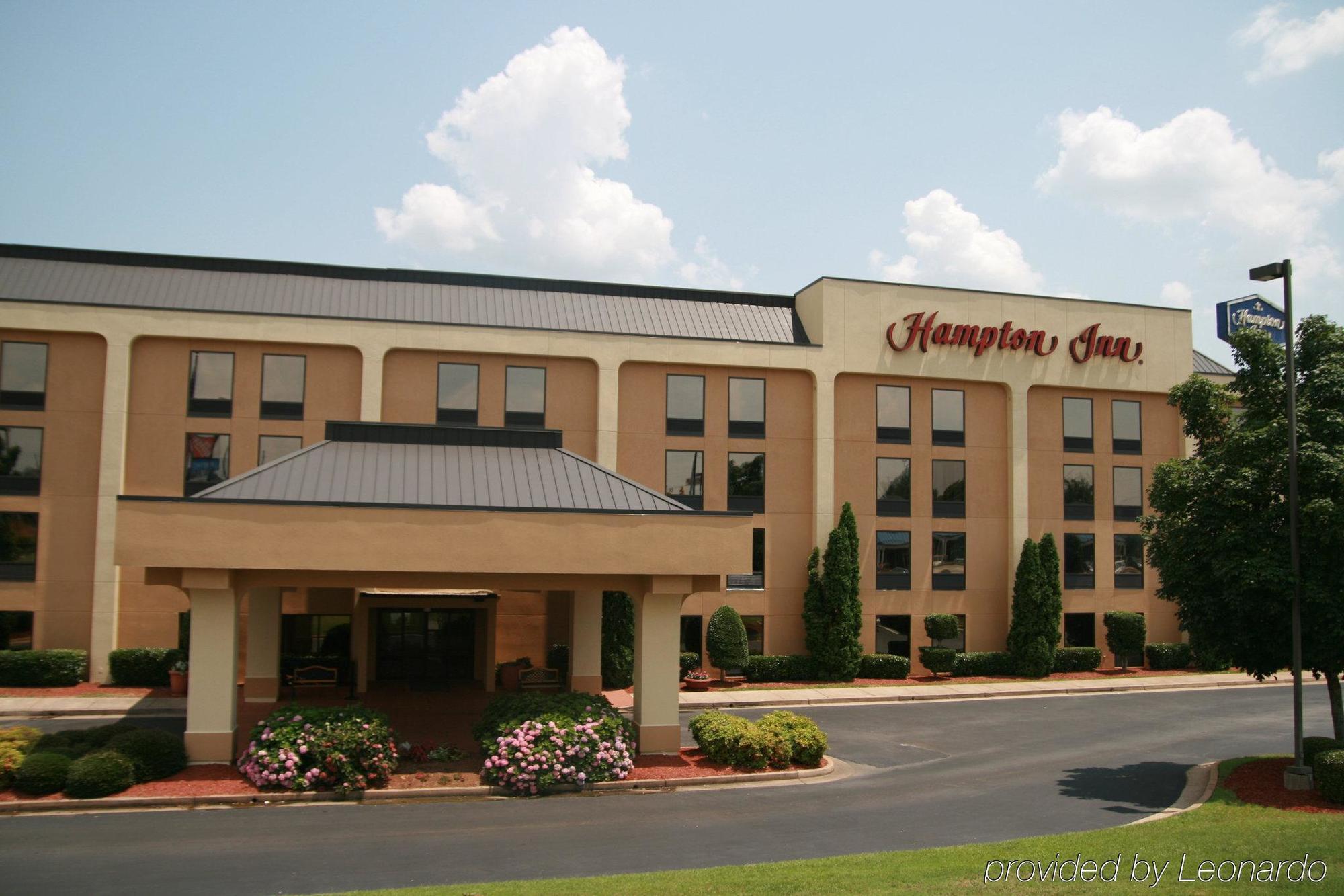 Hampton Inn Кониърс Екстериор снимка