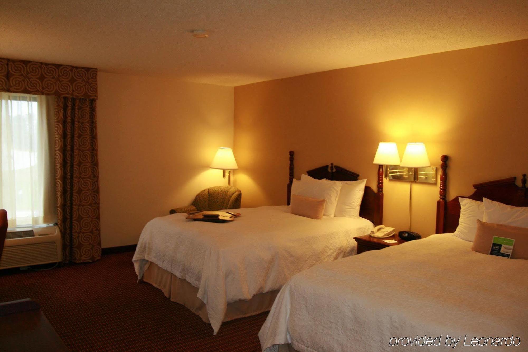 Hampton Inn Кониърс Екстериор снимка