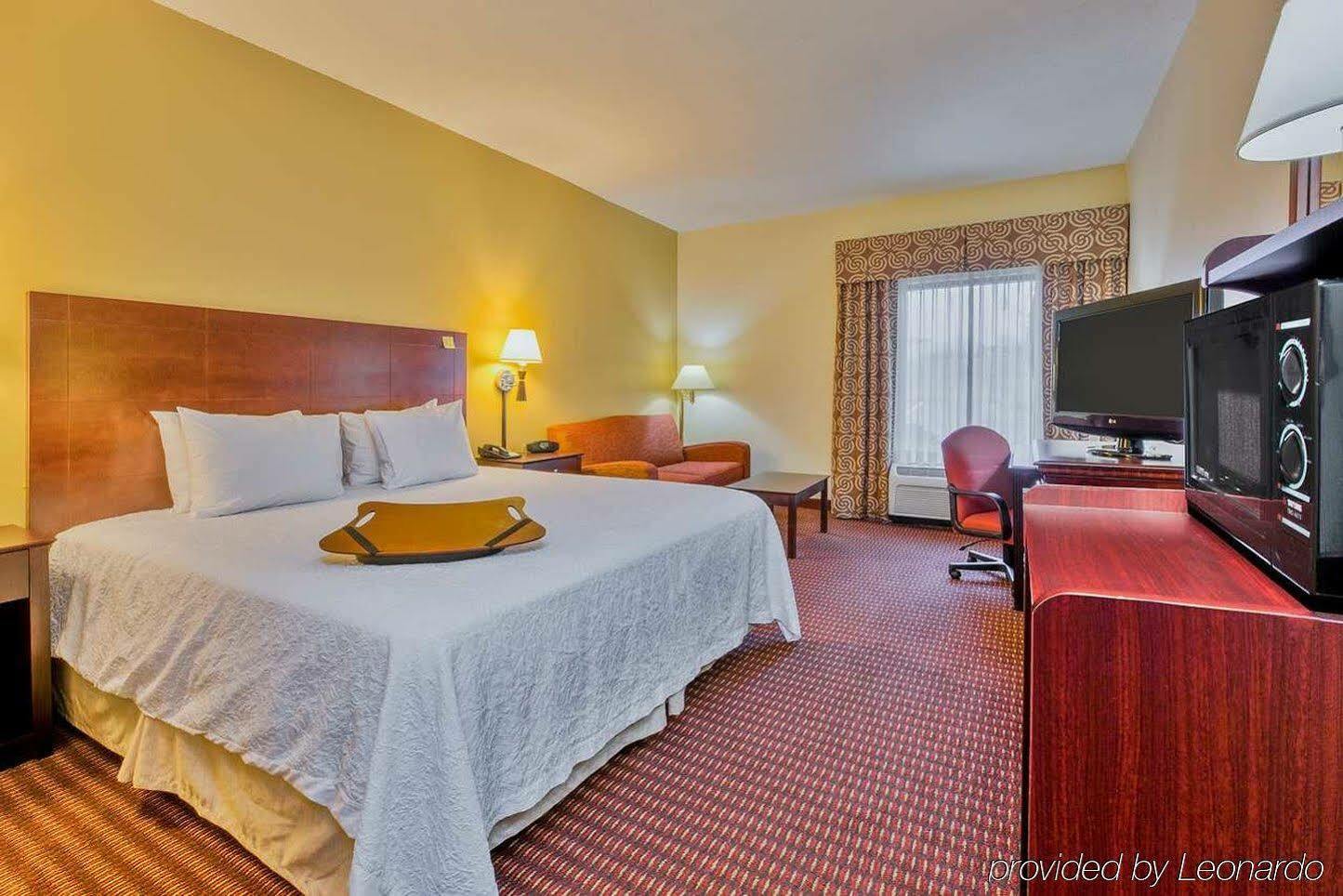Hampton Inn Кониърс Екстериор снимка